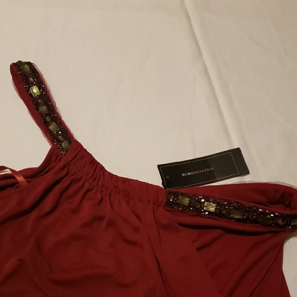 BCBGMAXAZRIA Elegant Red One-Shoulder Top - Picture 4 of 8